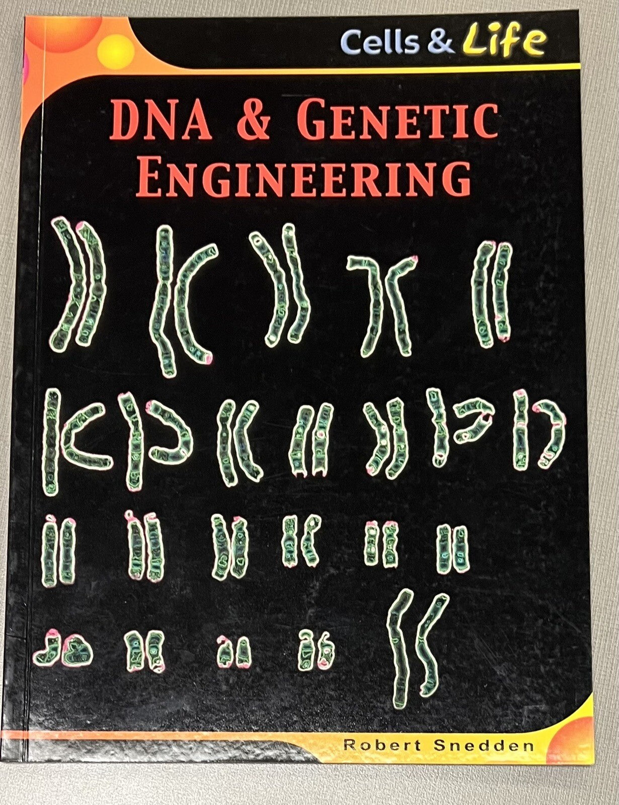 DNA  Genetic Engineering (Cells & Life) paperback0